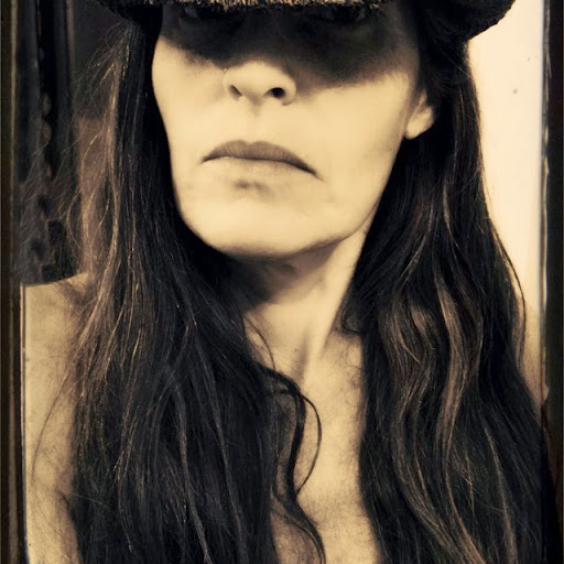 Julie Lester Photo 19