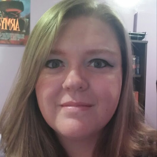 April Giles Photo 27