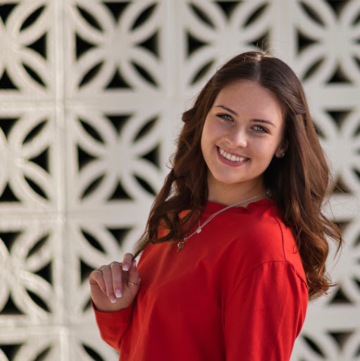 Elizabeth Laughlin Photo 15