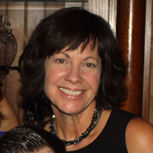 Julia Hall Photo 32