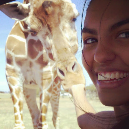 Elizabeth Leach Photo 8