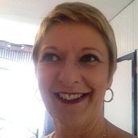 Tracey Lovering Photo 9