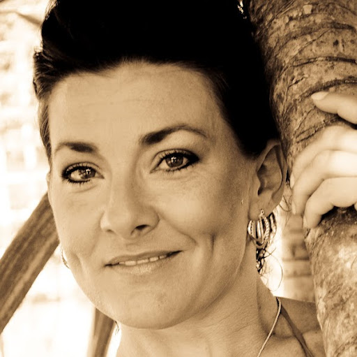 Amy Stewart Photo 25