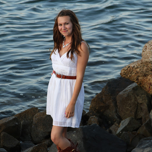 Julie Mcloughlin Photo 24