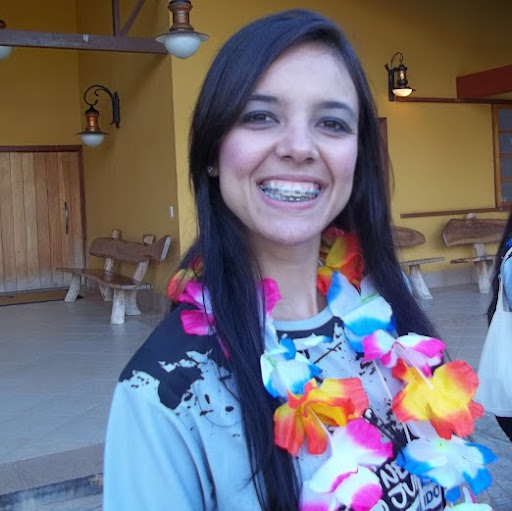Michelle Alvarenga Photo 19
