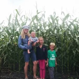 Julia Davison Photo 9