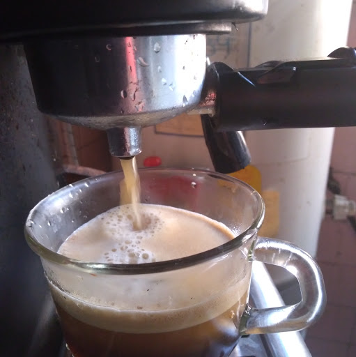 Roberto Flores Photo 17