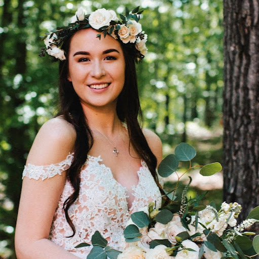 Katelyn Simpson Photo 11