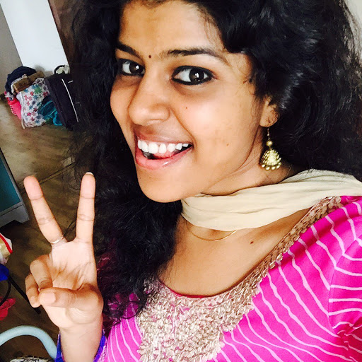 Divya Reddy Photo 23