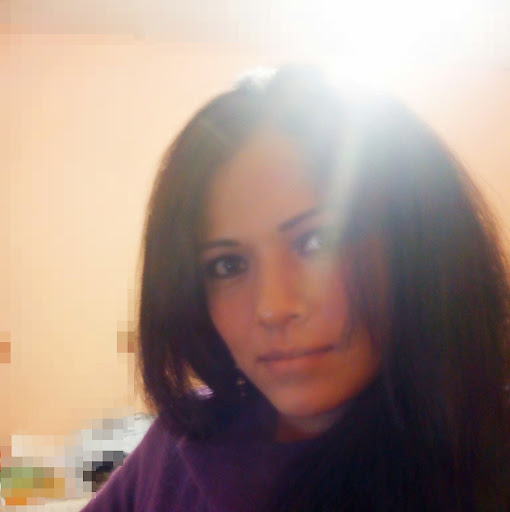 Elizabeth Robles Photo 34