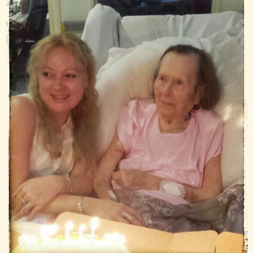 Michelle Dennis Photo 14