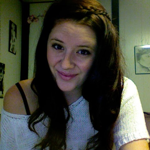 Emily Moore Photo 25