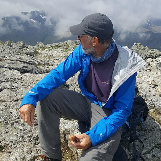 Russell Mills Photo 26