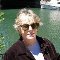 Elisabeth Adams Photo 22