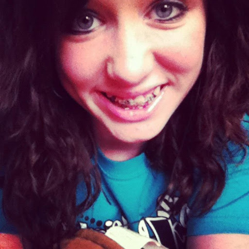 Emilee Russell Photo 4