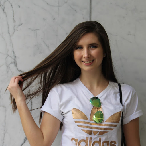 Emily Sanders Photo 35