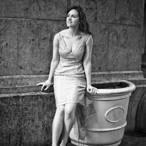 Michelle Morrow Photo 30