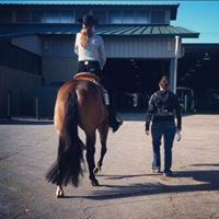 Elizabeth Hinton Photo 32