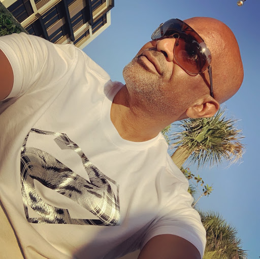 Julian Phillips Photo 32