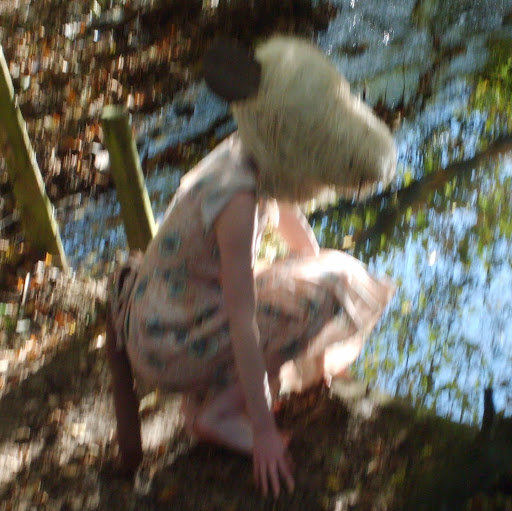 Elizabeth Hudson Photo 9
