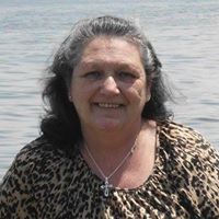 Rosie Thomas Photo 20