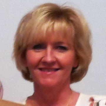 Caroline Connor Photo 15