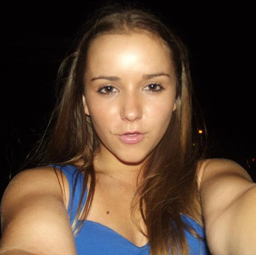 Amanda Sharpe Photo 21