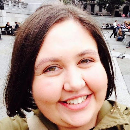 Emily Manning Photo 7