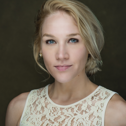 Emily Johnson Photo 45