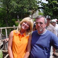 Julie Hampton Photo 16