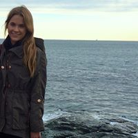 Caroline Robertson Photo 10