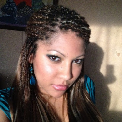 Raquel Hall Photo 9