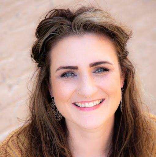 Laura Pryor Photo 15