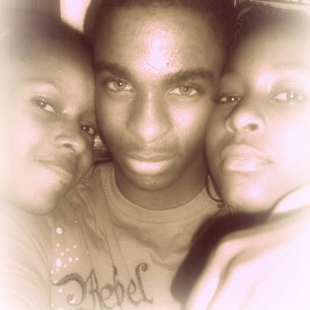 Julianne Walker Photo 7