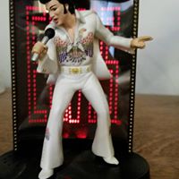 Julie Buchanan Photo 22