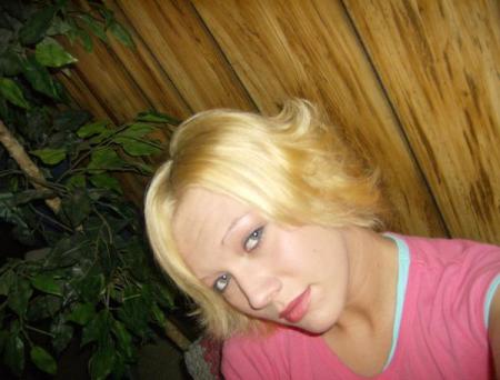 Julie French Photo 36