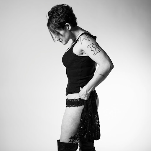 Naomi Higgins Photo 28