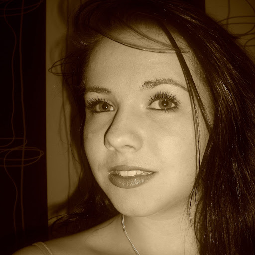 Lottie Anderson Photo 14