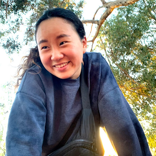 Julie Yi Photo 25