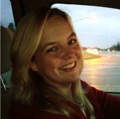 Julie Daniels Photo 34