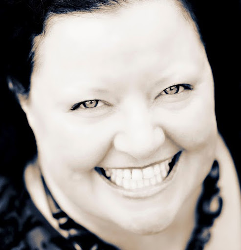 Julie Lowe Photo 18
