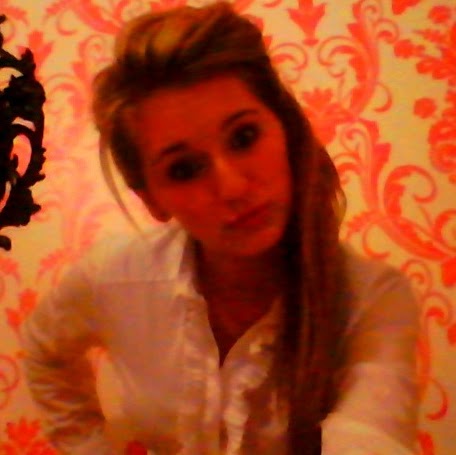 Hollie Davis Photo 10