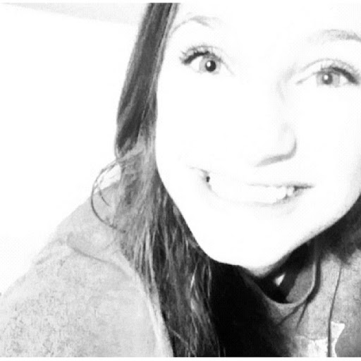 Julia Groves Photo 1