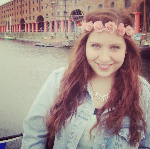 Nicole Fischer Photo 15