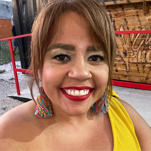 Erica Lopez Photo 12