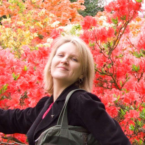 Lorraine Hughes Photo 16