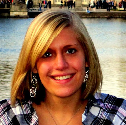 Andrea Walker Photo 40