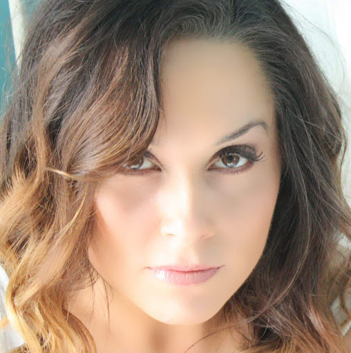 Erica Baxter Photo 17