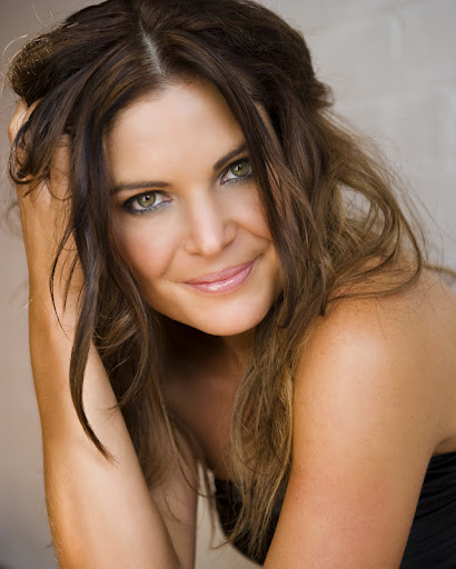 Angela Barnes Photo 21