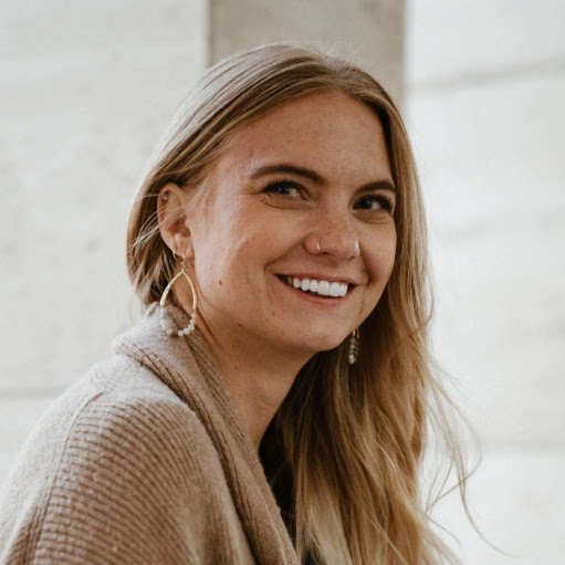 Anna Givens Photo 28
